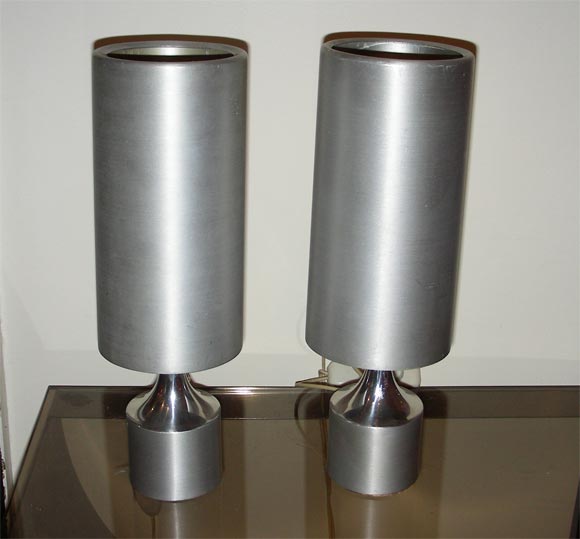 Two cylindrical chromed metal lamps, with one light.