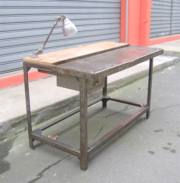 1950s Industrial Table with Integrated Lamp In Good Condition For Sale In Saint-Ouen, FR