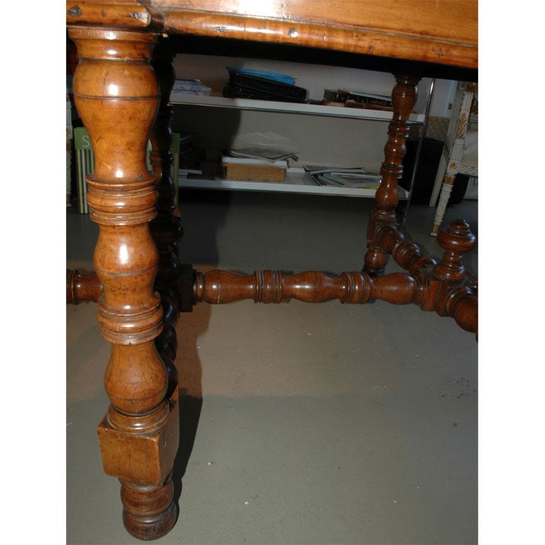 18th Century Fruitwood Oval Centre Table In Excellent Condition For Sale In Boston, MA