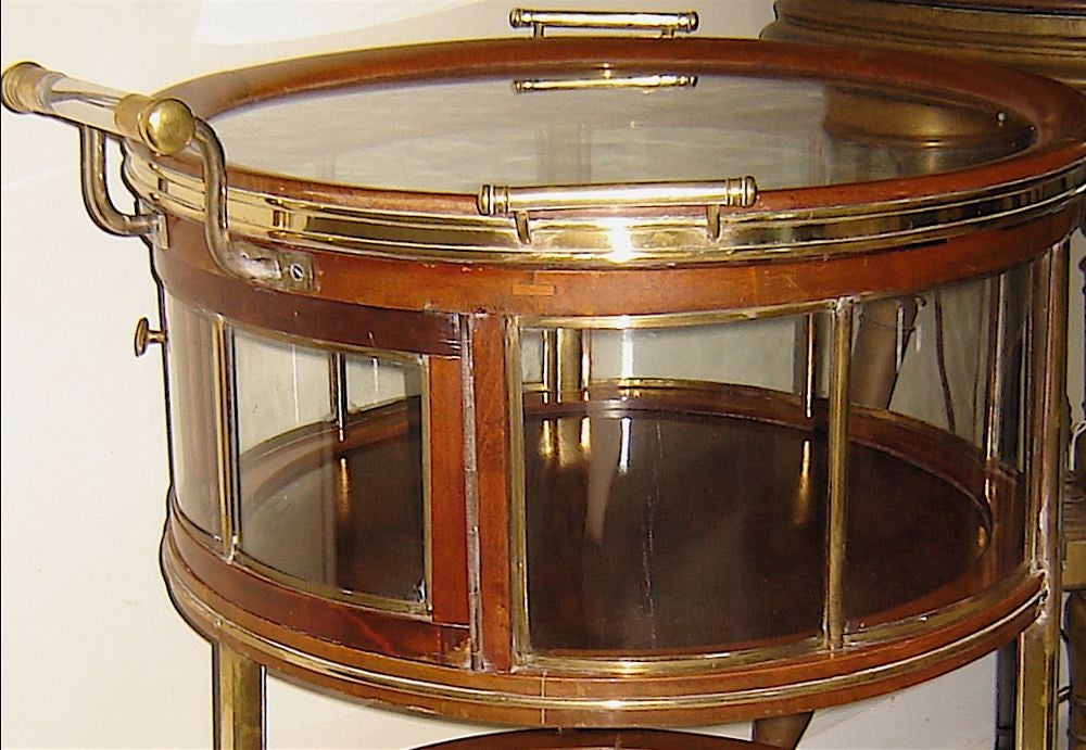 Round English Tea Trolley In Excellent Condition In Bridgehampton, NY