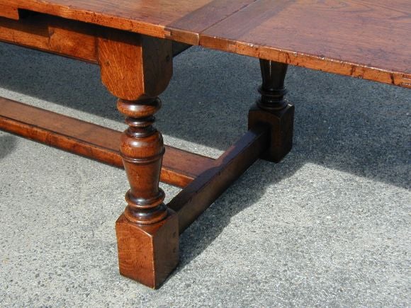 Oak Dining Table with Leaves In Good Condition For Sale In Bridgehampton, NY