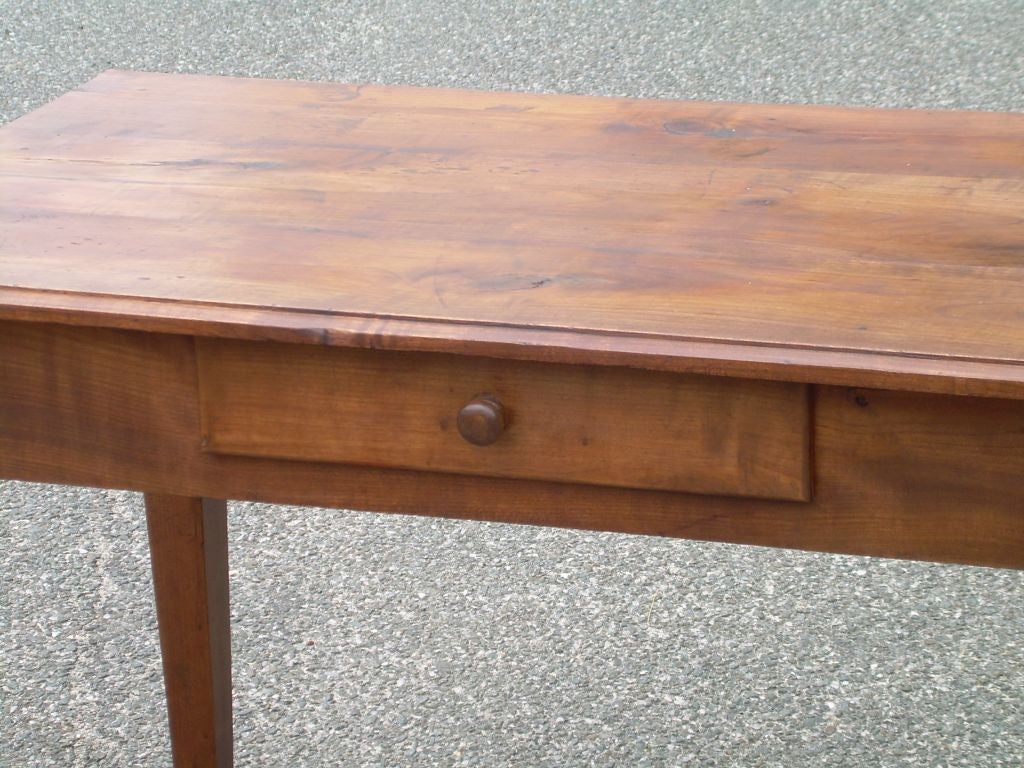 Table with front drawre