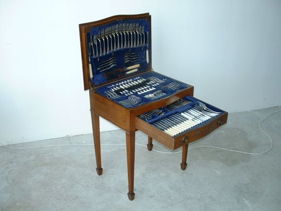 Oak Table Canteen with 12 Piece S/P Place Settings