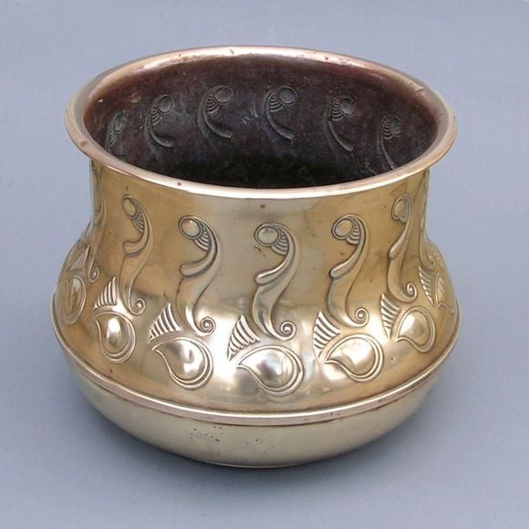 20th Century A large Art Deco period brass cache pot