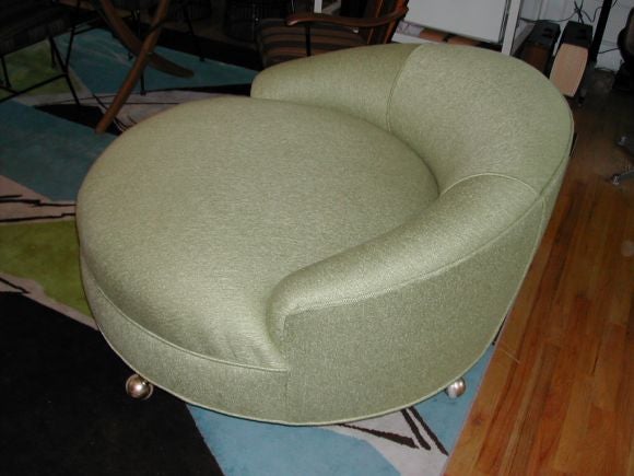 Hollywood Chaise Chair On Casters