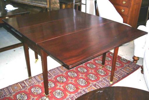 Drop Leaf Dining Table In Excellent Condition In Wainscott, NY