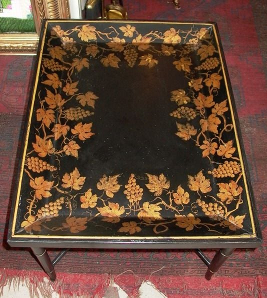 Decorative Tole Tray Table In Good Condition For Sale In Wainscott, NY