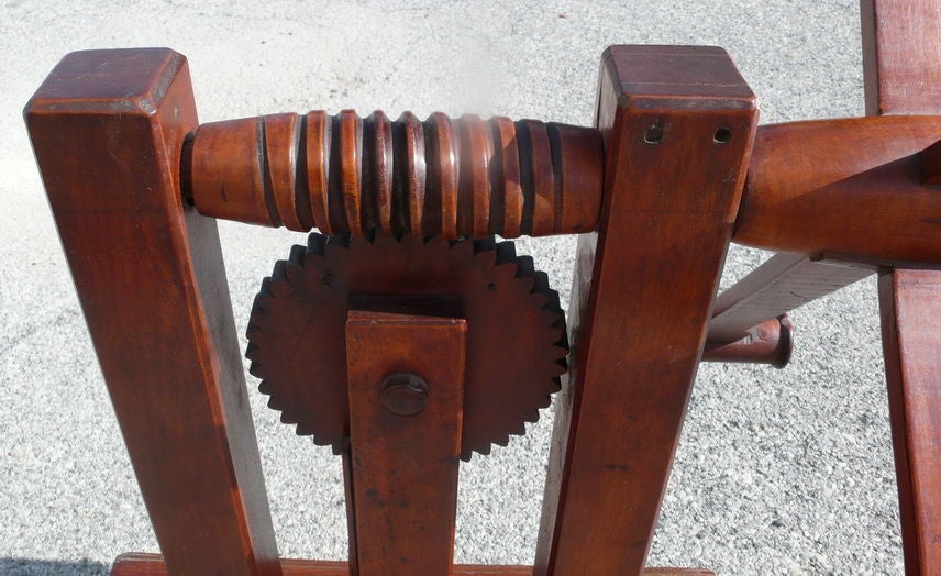 Wooden Yarn Winder Wheel In Excellent Condition In Wainscott, NY