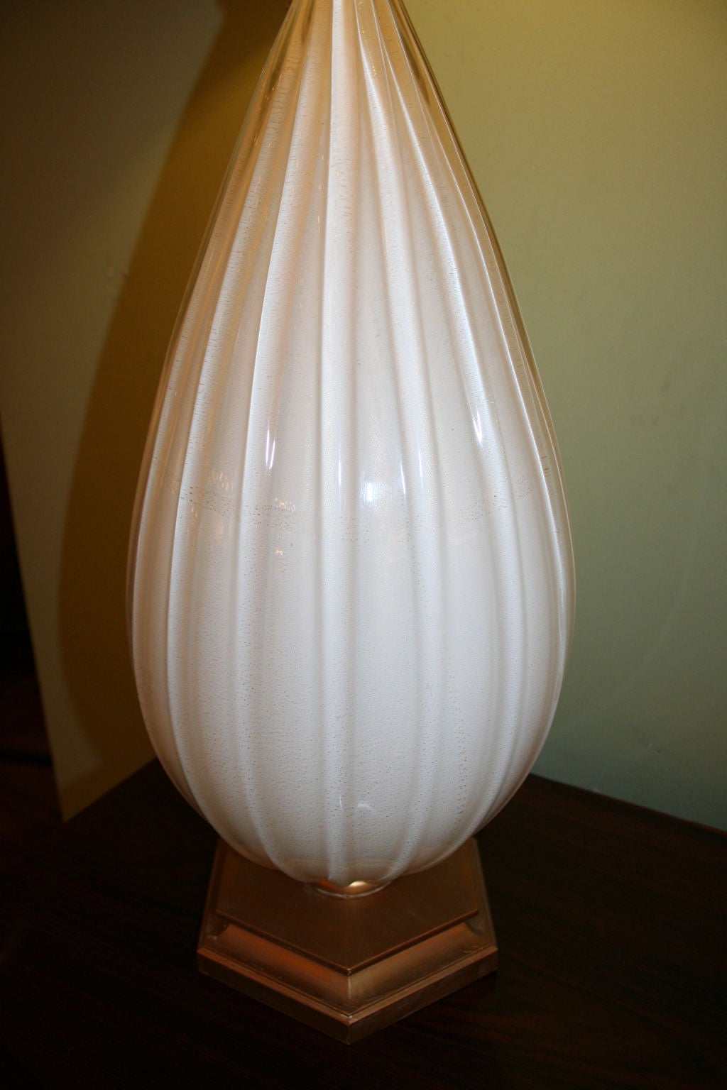 Large vintage white Barovier lamp in a pineapple shape on a golden wood base