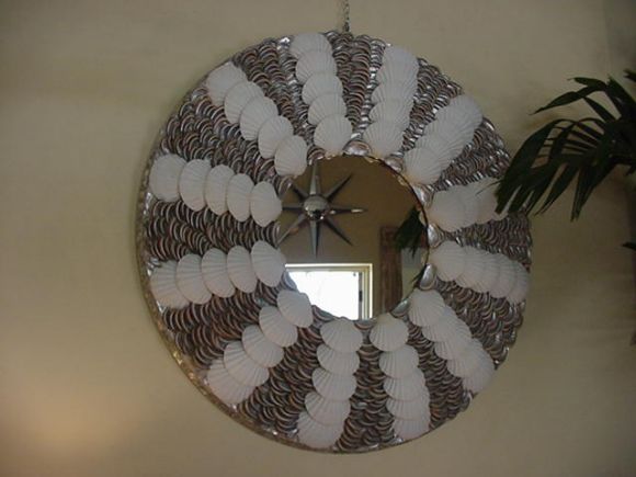 Contemporary Round Radiating Shell Mirror