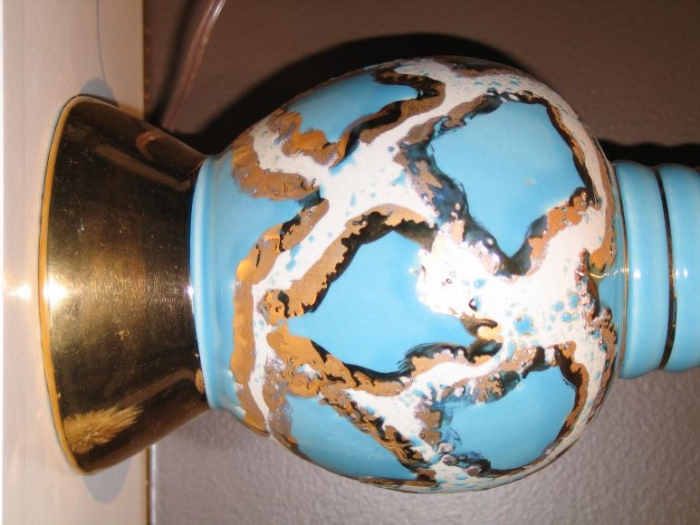 American Vintage Spiral Blue Ceramic Table Lamp w/ Gold & White Accents For Sale