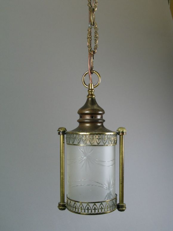 Round  Wheel Cut  Glass Petit  Lantern