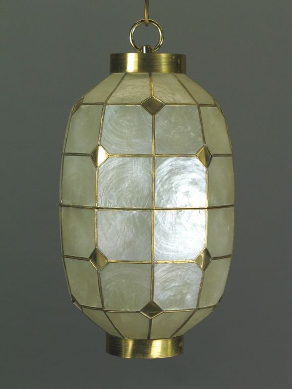 Octagonal Capiz Shell Pendant In Excellent Condition In Douglas Manor, NY