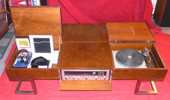 large leather covered stereo coffee table 1