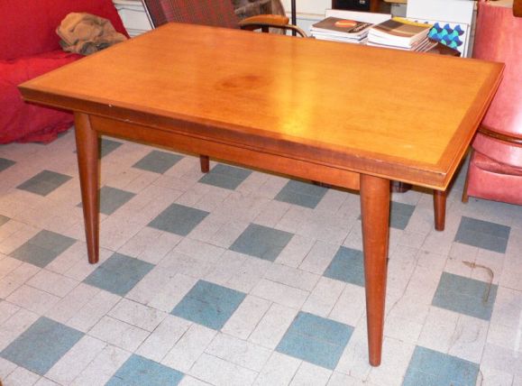 Mahogany dining table with extensions by G Poisson. Located in NY
Two leaves of 50 centimetres could be added.