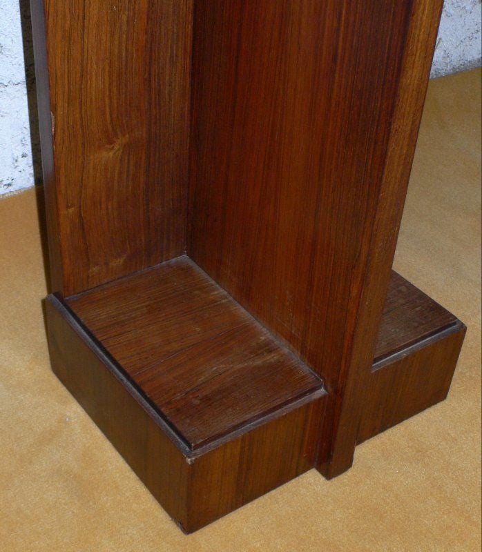 Rosewood Pedestal In Fair Condition For Sale In Brooklyn, NY