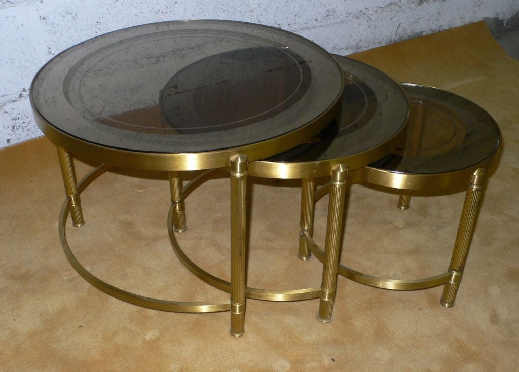 Mid-Century Modern tables gigognes en laiton en vente