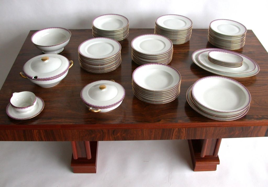 Service de table français de 76 pièces Limoges par Ahrenfeldt pour Joseph Soret.