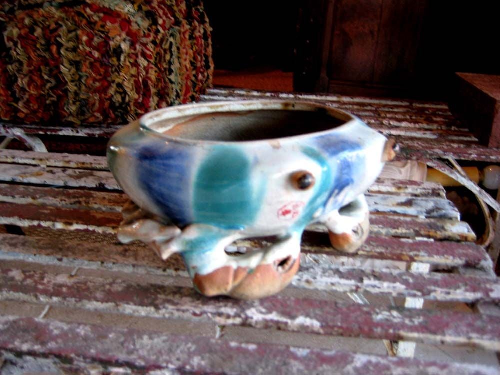 Chinese Porcelain Crab Cache Pot