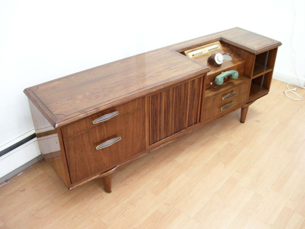 Monteverdi-Young High Style Mohagany Sidebord