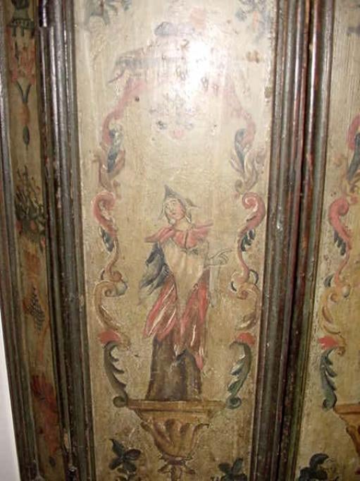 Italian 18th Century Venetian Corner Cabinet For Sale