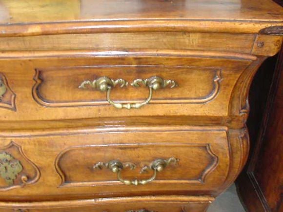 18th Century and Earlier 18th c. Walnut Commode For Sale