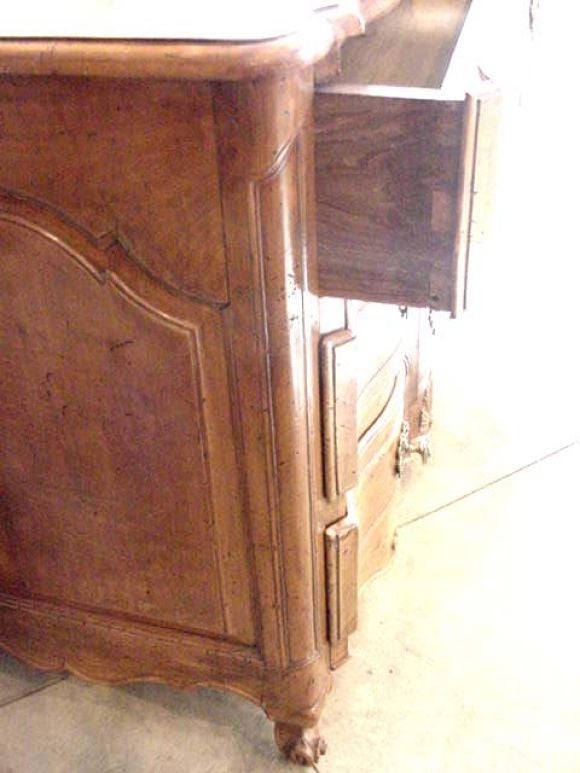 18th c. Blonde Cherry Commobe arbalete