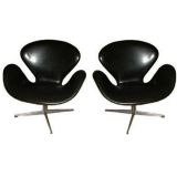 Pair of Vintage Swan Chairs by Arne Jacobsen for Fritz Hansen