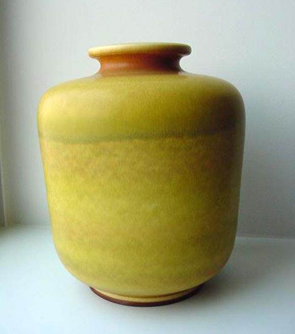 Beautiful stoneware vase in very desirable yellow Haresfur glaze. Berndt Friberg for Gustavsberg.