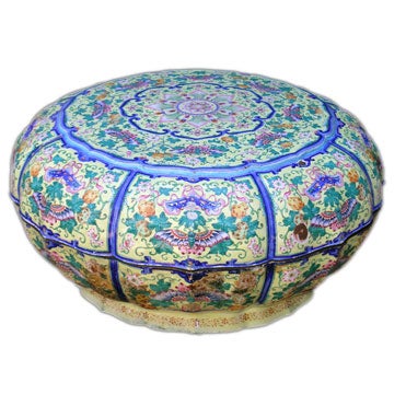 CHINESE CANTON ENAMELED LOTUS-FORM COVERED SWEETMEATS BOWL