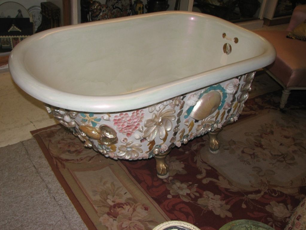 19th Century Hand-Shelled European Bathtub 2