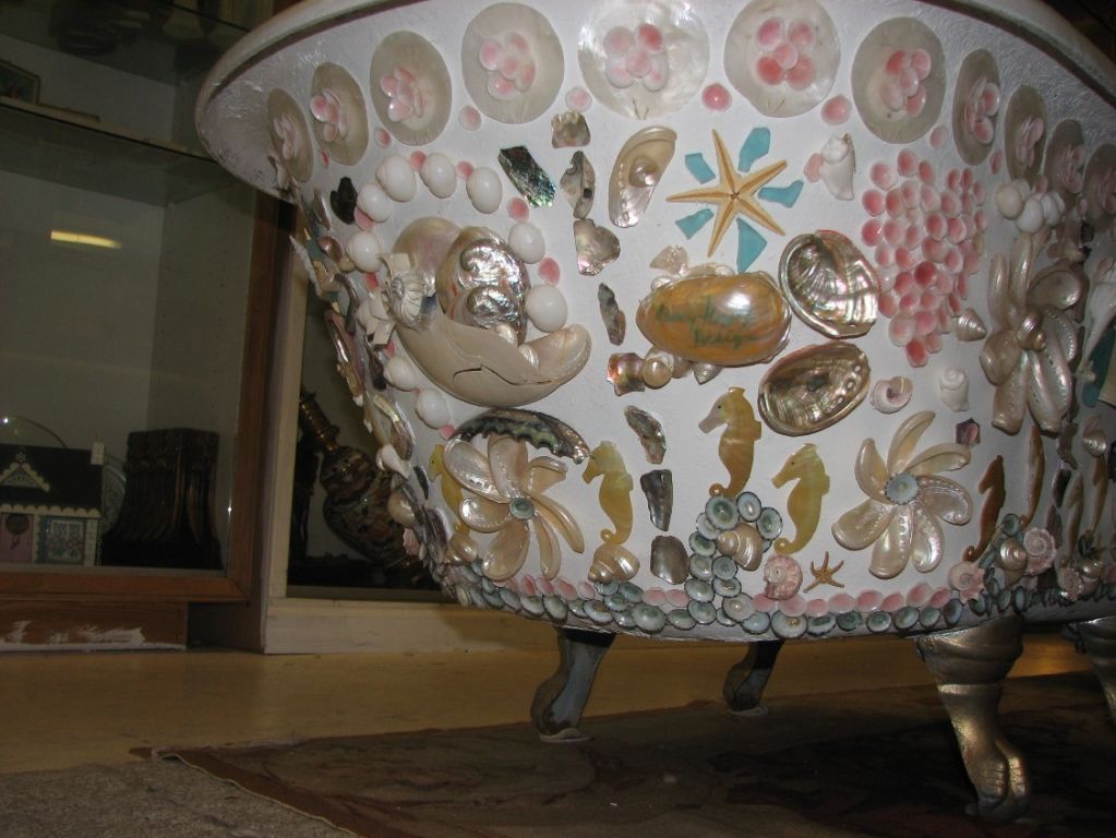 19th Century Hand-Shelled European Bathtub 3