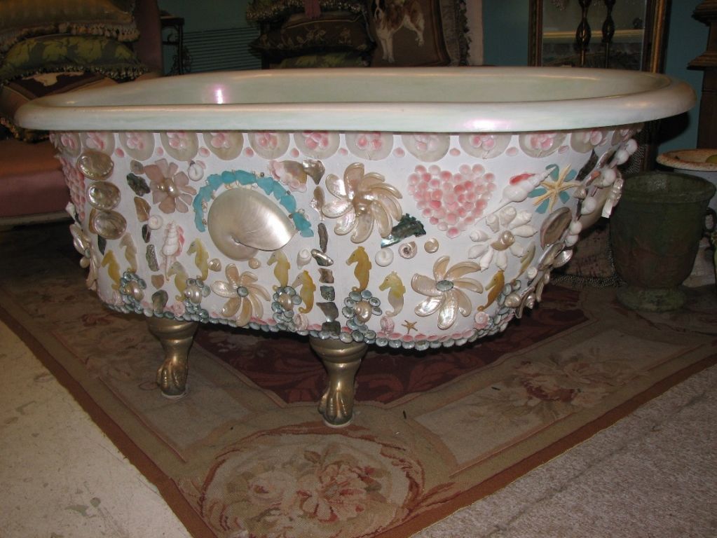 19th Century Hand-Shelled European Bathtub 4