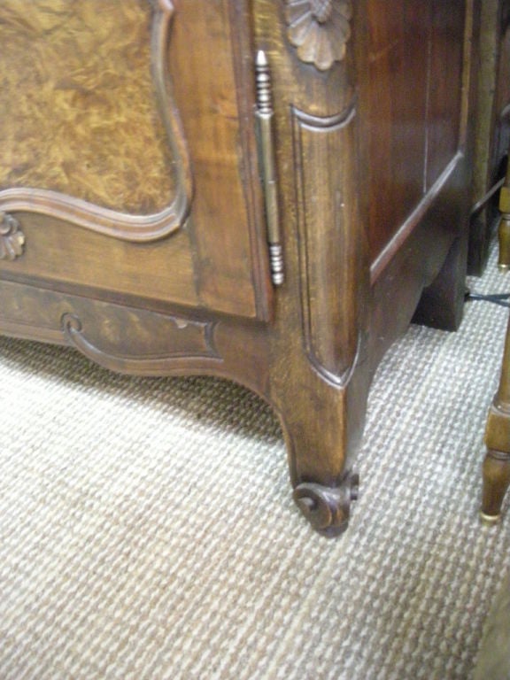 French Provencial Louis XV-Style China Hutch (Vaissellier) 4