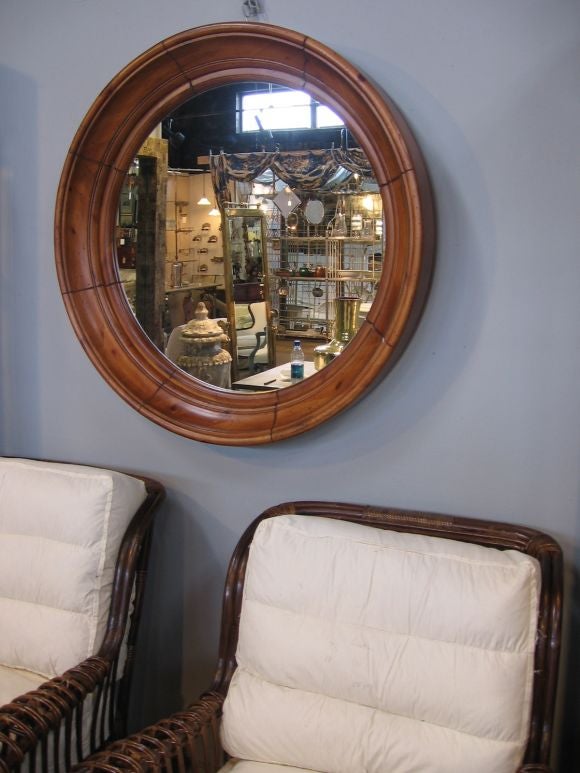 ROUND MIRROR WITH WOOD FRAME
