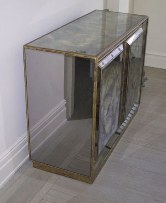 Mid-Century Modern Commode/Coffre à tiroirs en miroir néoclassique de style moderne français, Serge Roche  en vente