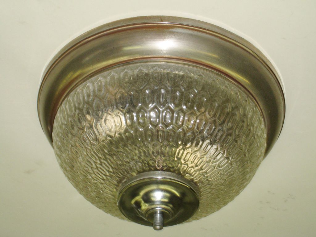 Zwei französische Mid-Century Textured Glass Flush Mount Leuchten (Moderne der Mitte des Jahrhunderts) im Angebot