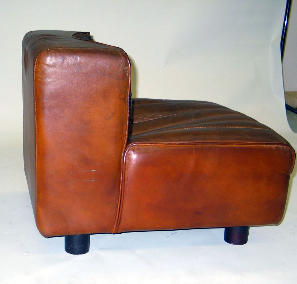 2 Italian Mid-Century Modern Leather Lounge Chairs Attributed Giovanni Offredi In Distressed Condition In New York, NY