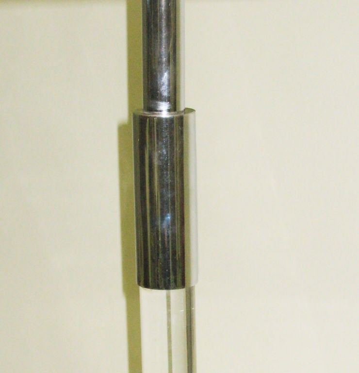 European French Mid-Century Modern Floor Lamp in Lucite For Sale