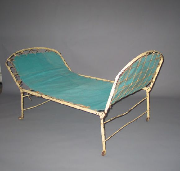 French Early Modern Style Fully Adjustable Campaign Daybed or Chaise Longue In Good Condition For Sale In New York, NY