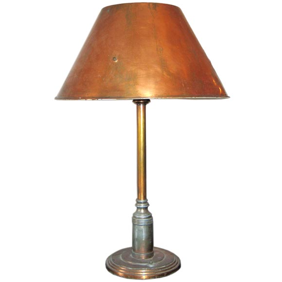 Grande lampe de table ou de bureau française en cuivre des années 1940
