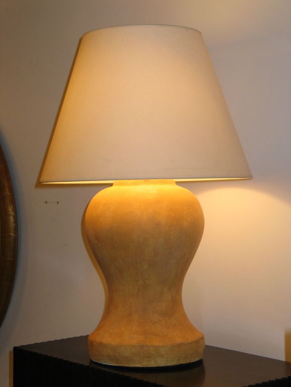 Elegant and timeless pair of French plaster Modern neoclassical table lamps in the style of Jean-Michel Frank. These lamps are in a classic baluster form. Jean Michel Frank, France's important decorator of the 1930s, left Paris for Buenos Aires in