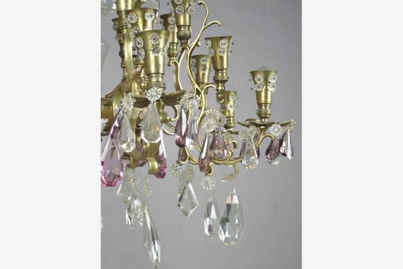 Francese Lampadario francese a 24 bracci in ottone e cristallo tagliato di Maison Baguès per Maison Jansen in vendita