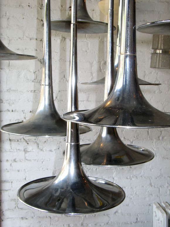 Large Italian Mid-Century Modern Chrome Trumpet Chandelier by Reggiani  In Good Condition For Sale In New York, NY