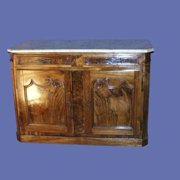 French 18th century figured walnut buffet