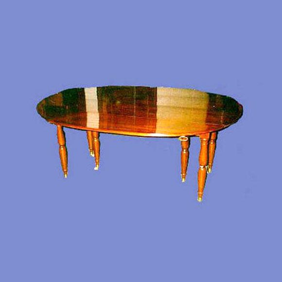 Fine French 19th century mahogany oval extension dining table