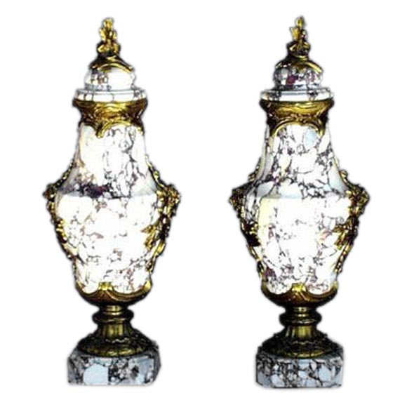 Pair of French 19th century veined marble cassoulettes For Sale