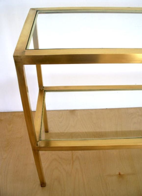 Konsolentisch aus Messing und Glas. Das Messing wurde leicht poliert und ist nicht lackiert.