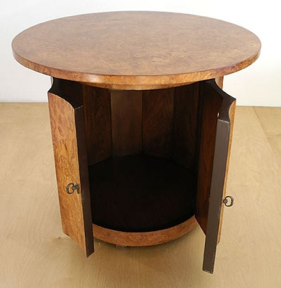 Table ronde en loupe d'orme/cabinet à liqueur