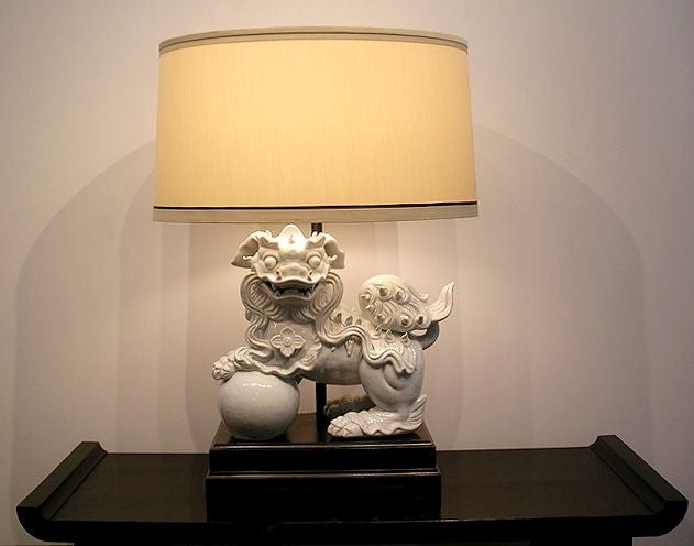 1940s Large Glazed Ceramic Foo Dog Lamp In Excellent Condition In Los Angeles, CA